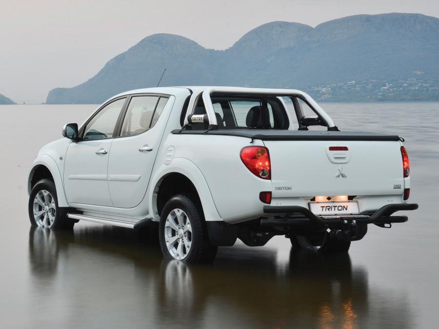  Mitsubishi Triton Double Cab 2013 года  (ZA) (фото 10 из 12)